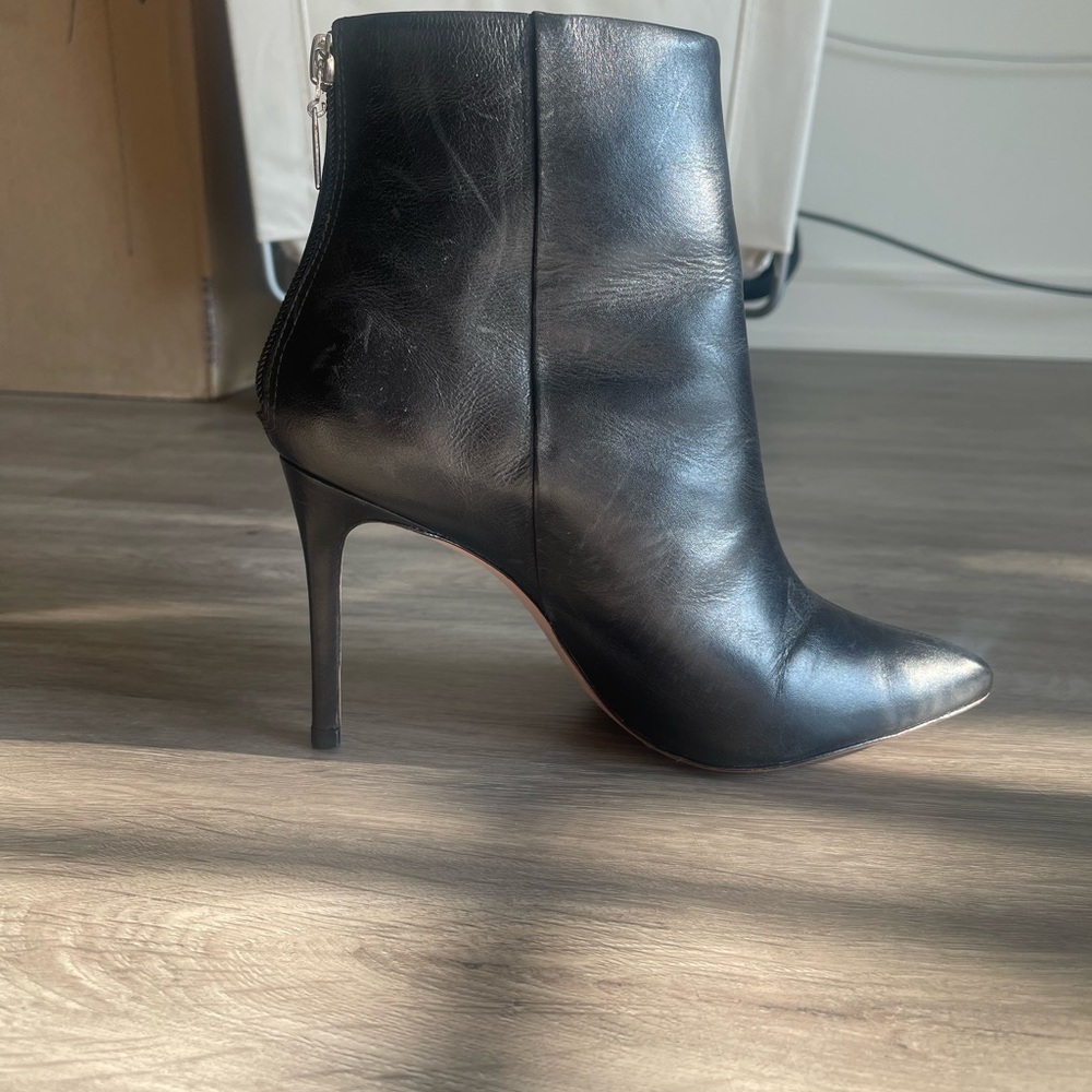SCHUTZ Black Heeled Boots with Sleek Design